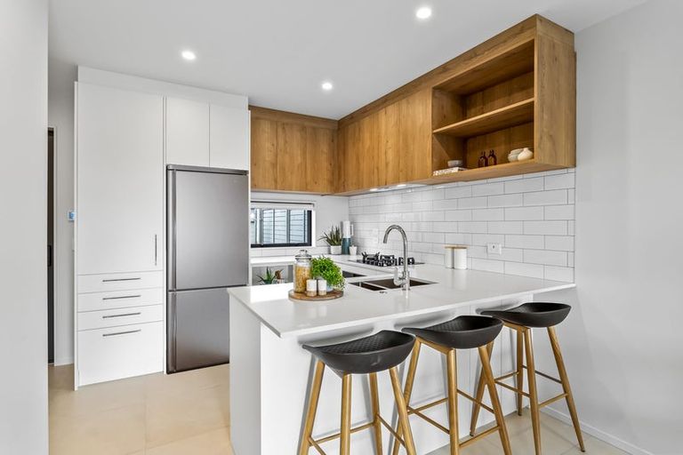 Photo of property in 12 Port Way, Rosehill, 2113