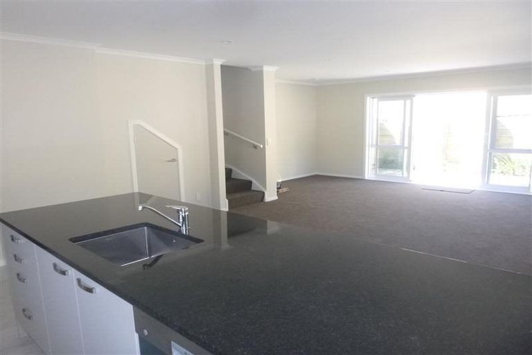 Photo of property in 20u8 Glanmire Road, Newlands, Wellington, 6037