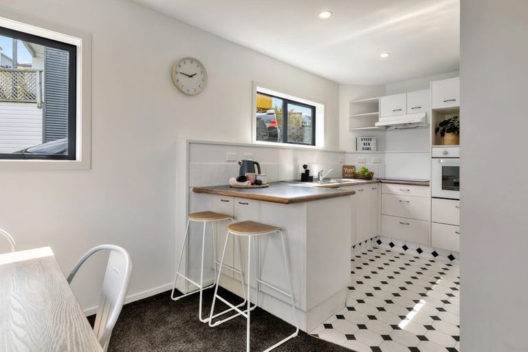 Photo of property in 84a Stewart Drive, Newlands, Wellington, 6037