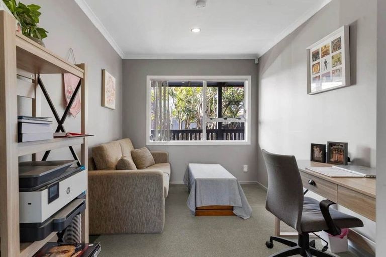 Photo of property in 152 Everglade Drive, Totara Heights, Auckland, 2105