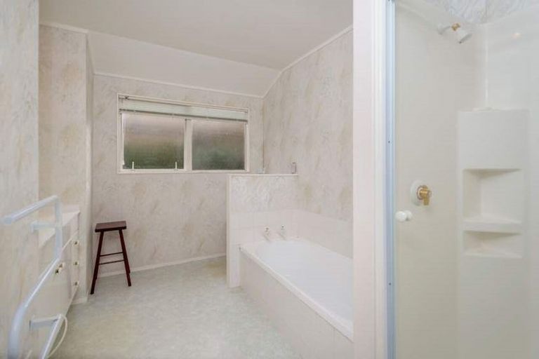 Photo of property in 63 Lakeside Drive, Orewa, 0931