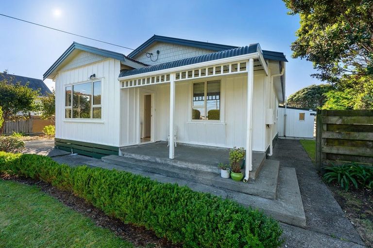 Photo of property in 8 Manuka Street, Otaki Beach, Otaki, 5512