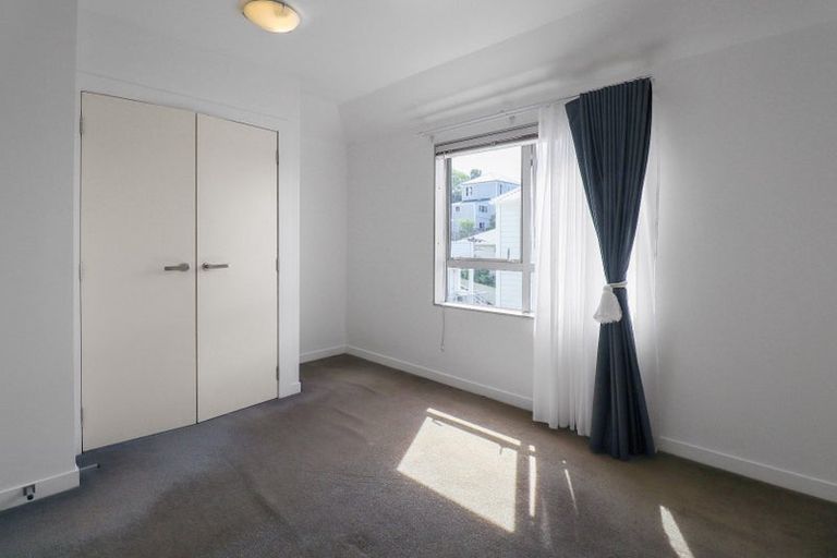 Photo of property in 3um Papawai Terrace, Mount Cook, Wellington, 6021