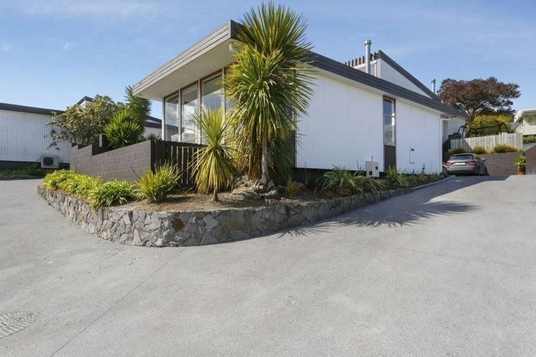 Photo of property in 232 Lake Terrace, Waipahihi, Taupo, 3330