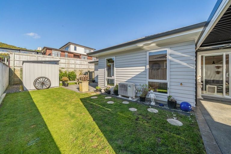 Photo of property in 17 Waitaria Terrace, Aotea, Porirua, 5024