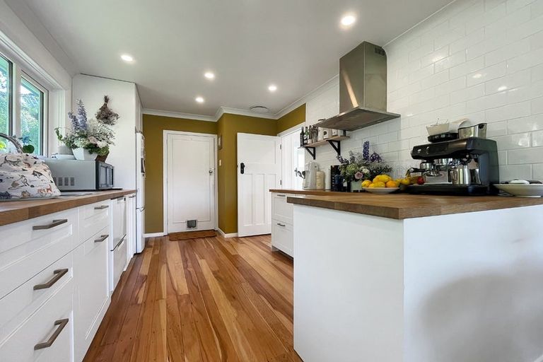Photo of property in 28 Montgomery Avenue, Karori, Wellington, 6012