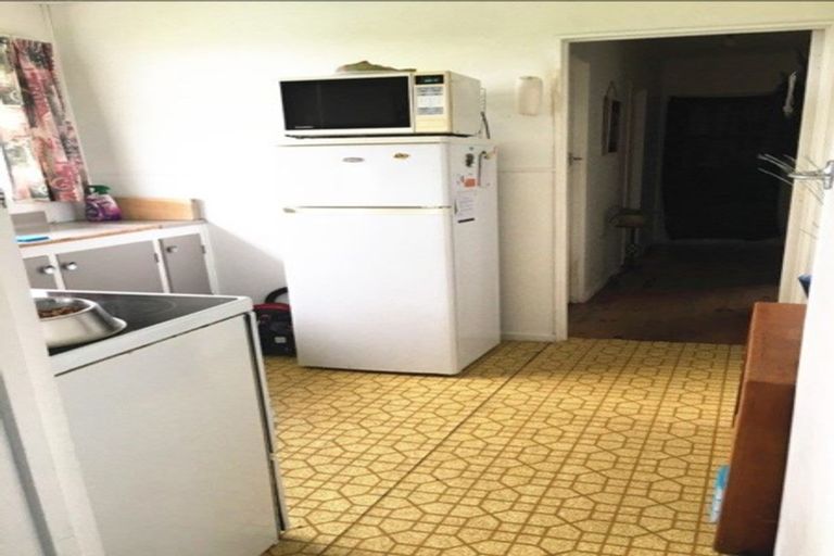 Photo of property in 31 Luckens Road, West Harbour, Auckland, 0618