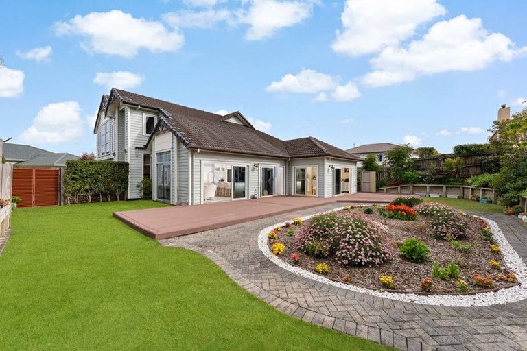 Photo of property in 17 Te Hoe Grove, Pinehill, Auckland, 0632