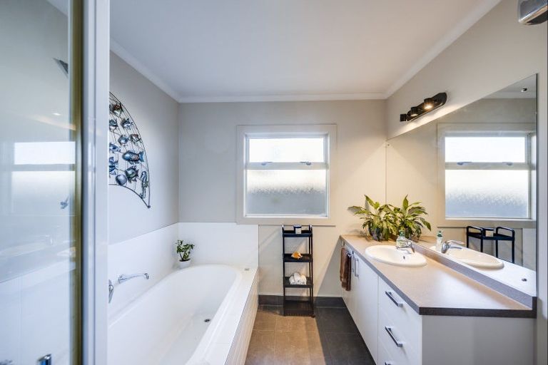 Photo of property in 6 Palliser Place, Poraiti, Napier, 4112