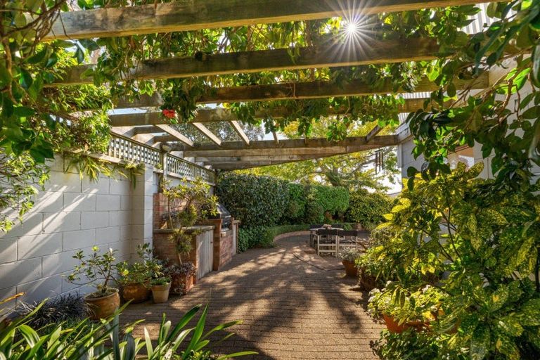Photo of property in 43 Hinewa Road, Otumoetai, Tauranga, 3110