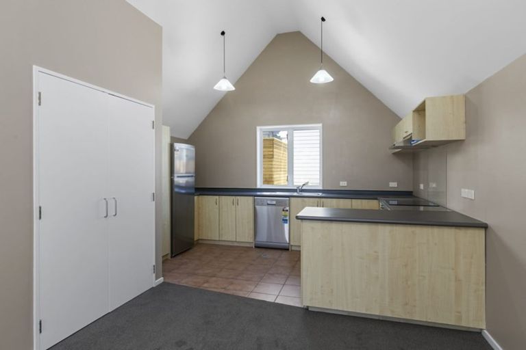 Photo of property in Victoria Villas, 23/35u Pirie Street, Mount Victoria, Wellington, 6011