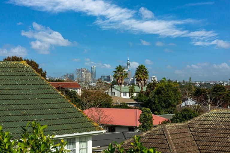 Photo of property in 25 Alamein Avenue, Belmont, Auckland, 0622