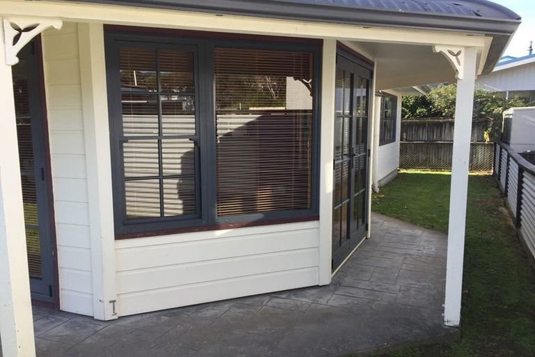 Photo of property in 1a Roy Street, Tawa, Wellington, 5028