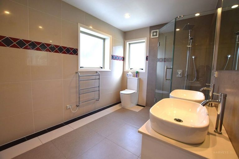 Photo of property in 14 Provence Esplanade, Te Atatu Peninsula, Auckland, 0610