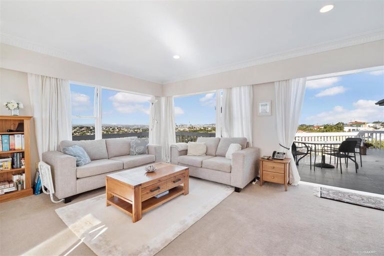 Photo of property in 3 Speedy Crescent, Hillcrest, Auckland, 0627