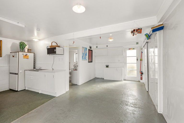 Photo of property in 1 Government Road, Raglan, 3225