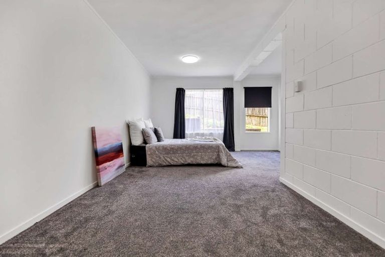 Photo of property in 2/42 Sheridan Drive, New Lynn, Auckland, 0600