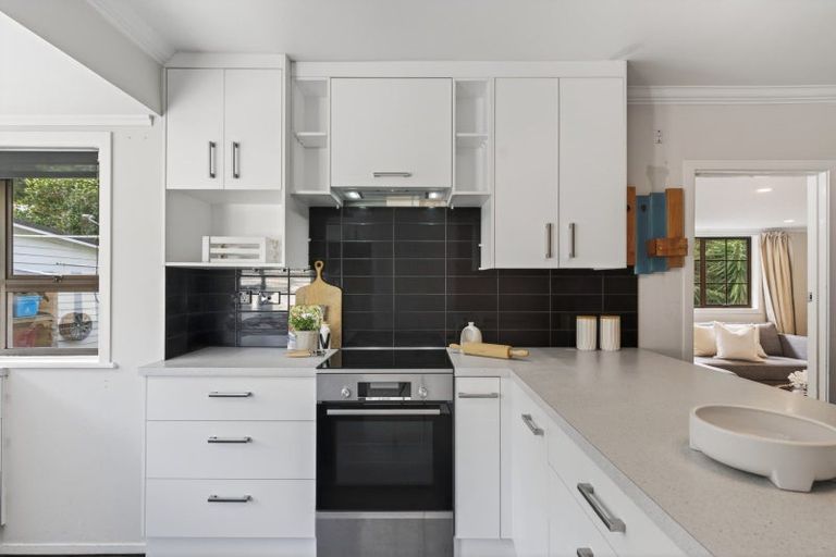 Photo of property in 2 Memorial Drive, Parahaki, Whangarei, 0112