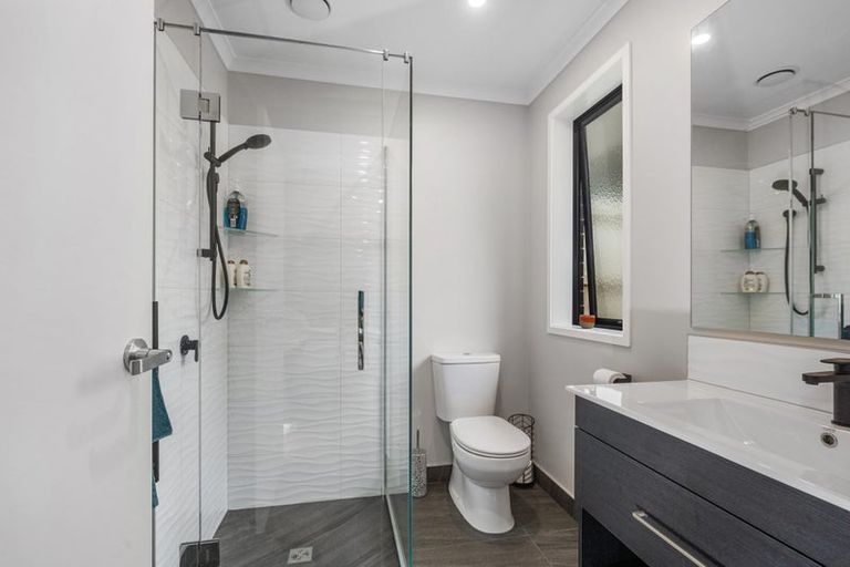 Photo of property in 19 Kawariki Road, Helensville, 0800