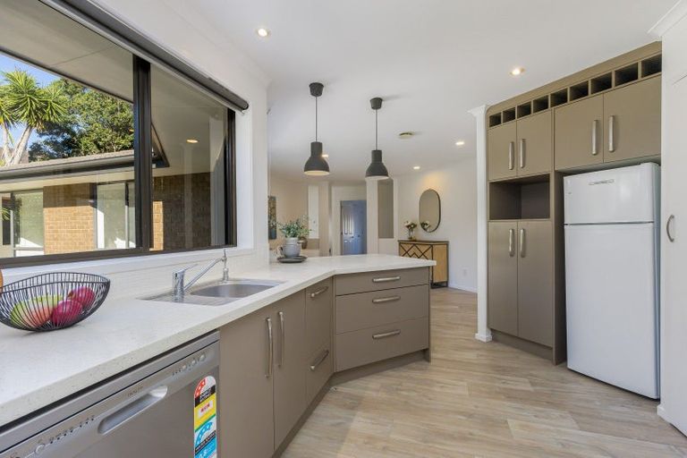 Photo of property in 33 Admirals Court Drive, Greenhithe, Auckland, 0632