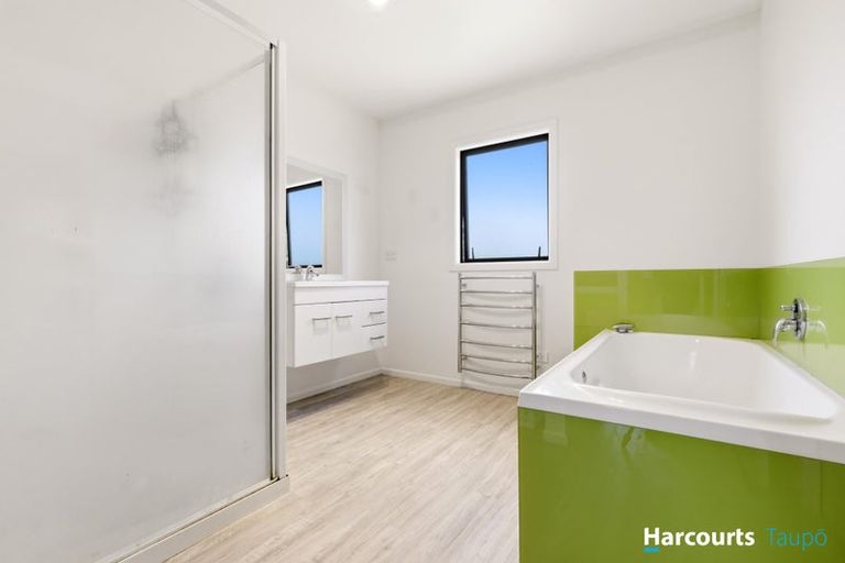 Photo of property in 92 Lisland Drive, Kinloch, Taupo, 3377
