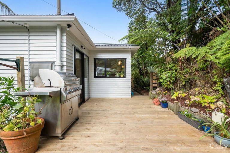 Photo of property in 24 Miromiro Road, Normandale, Lower Hutt, 5010