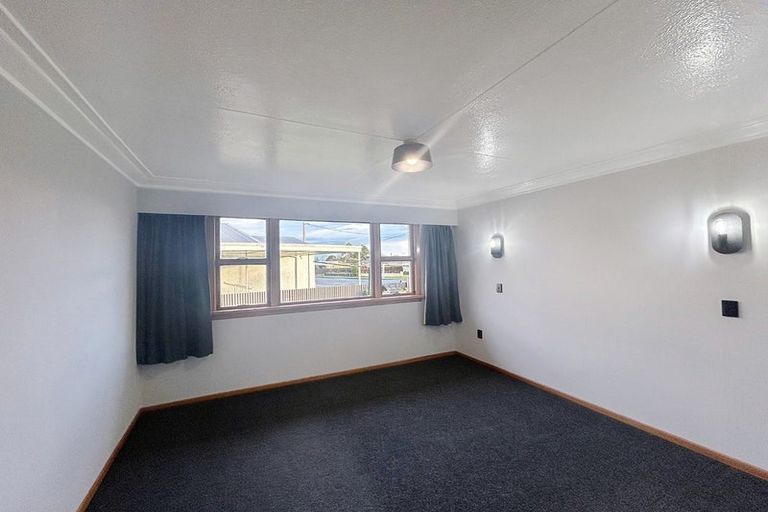 Photo of property in 122 Park Street, Winton, 9720