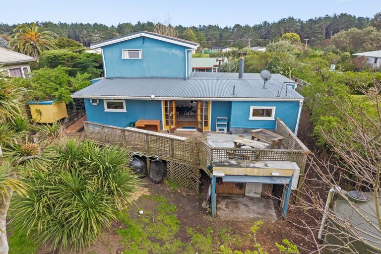 Photo of property in 16 Arthur Street, Waikawa Beach, Levin, 5573