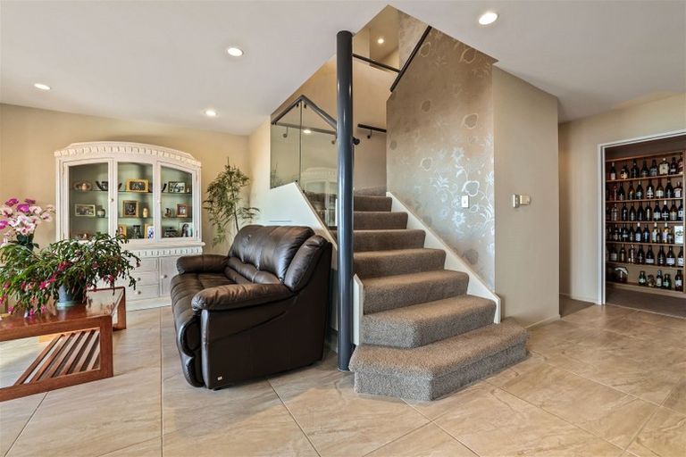Photo of property in 139 Moncks Spur Road, Redcliffs, Christchurch, 8081