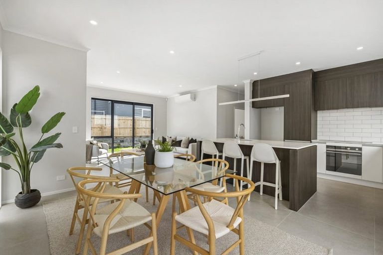 Photo of property in 7 Owen Chapman Drive, Red Beach, 0932