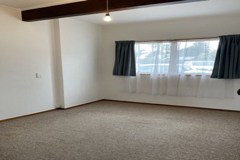 Photo of property in 36 Graham Avenue, Te Atatu Peninsula, Auckland, 0610
