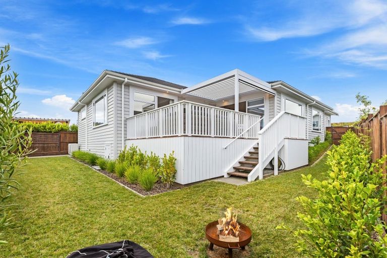 Photo of property in 10 Pekanga Road, Orewa, 0931