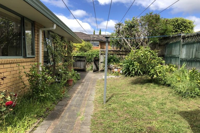 Photo of property in 10 Copplestone Place, New Lynn, Auckland, 0600