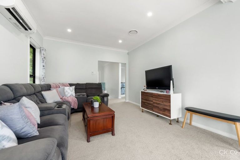 Photo of property in 24 Miromiro Road, Normandale, Lower Hutt, 5010
