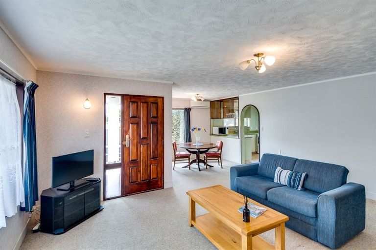 Photo of property in 1 Lowther Place, Taradale, Napier, 4112