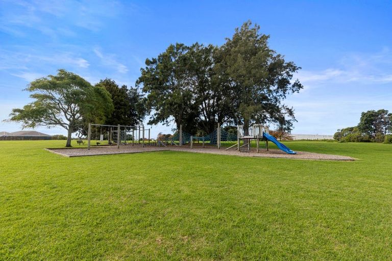 Photo of property in 33 Russley Drive, Mount Maunganui, 3116