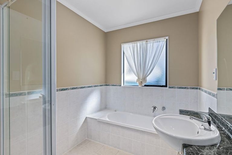 Photo of property in 43 Riverstone Road, Te Atatu Peninsula, Auckland, 0610