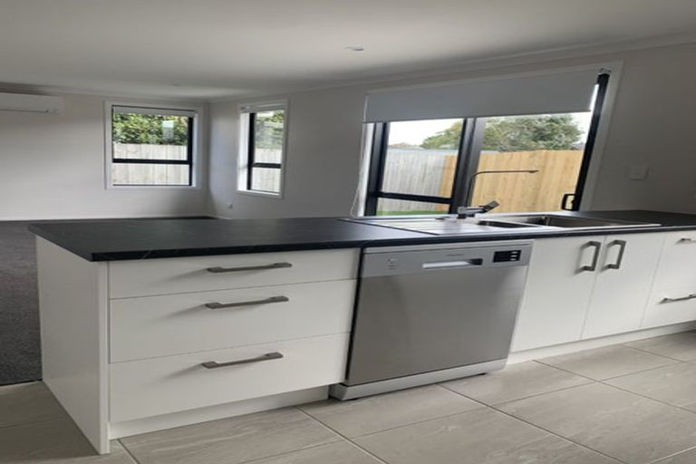 Photo of property in 49u1 Holland Road, Fairfield, Hamilton, 3214