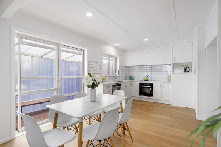 Photo of property in 4/123 Birkdale Road, Birkdale, Auckland, 0626