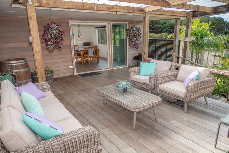 Photo of property in 16 Rangikapiti Road, Coopers Beach, 0420