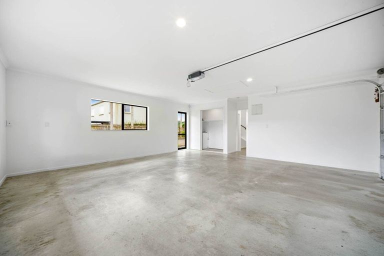 Photo of property in 1 William Gamble Drive, Greenhithe, Auckland, 0632