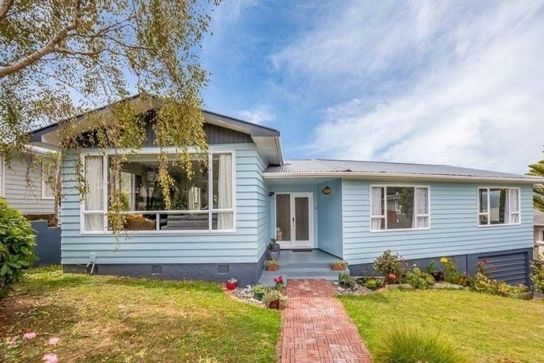 Photo of property in 8 Cedar Street, Maungaraki, Lower Hutt, 5010