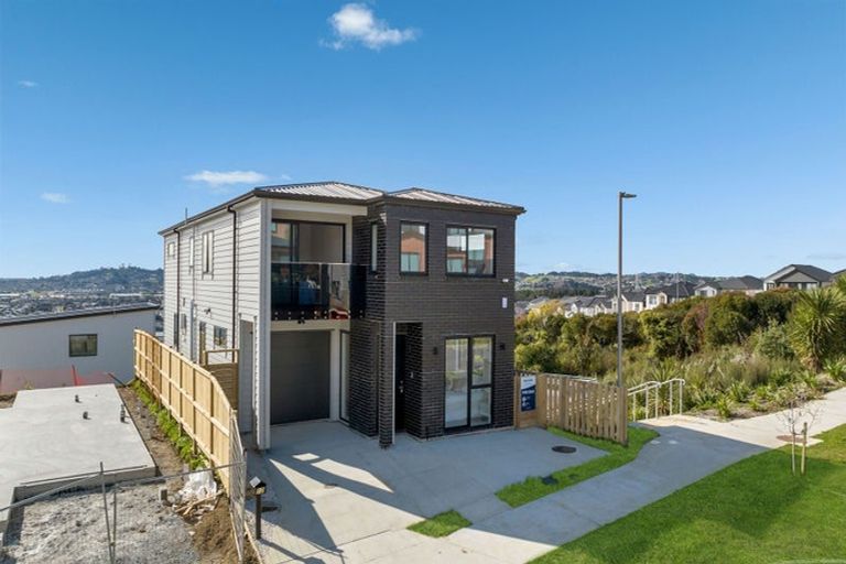 Photo of property in 12 Elevation Street, Flat Bush, Auckland, 2019