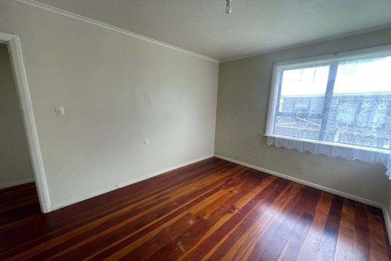 Photo of property in 1/50 Tawa Crescent, Manurewa, Auckland, 2102