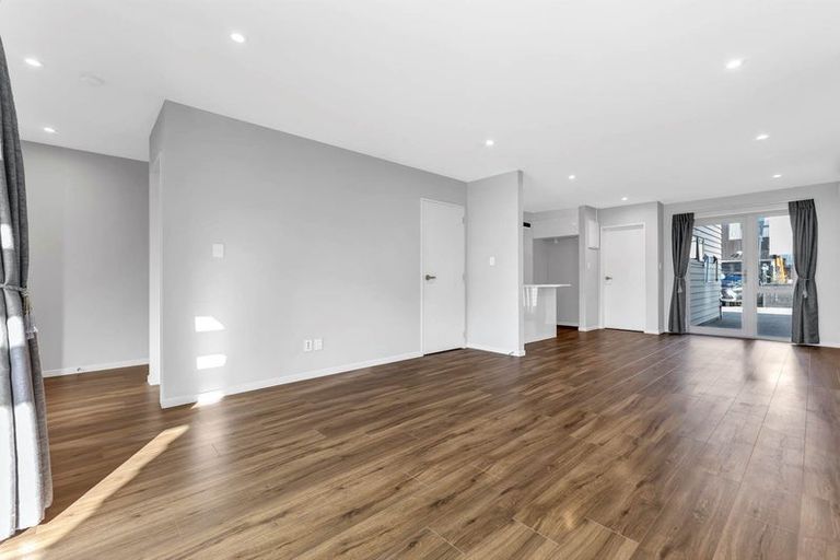 Photo of property in 5 Tahingamanu Road, Hobsonville, Auckland, 0616