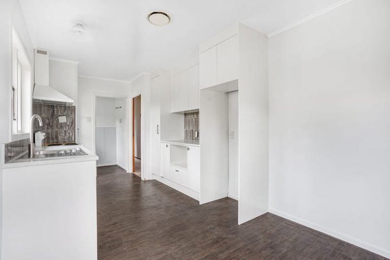 Photo of property in 73 Roberts Road, Te Atatu South, Auckland, 0610