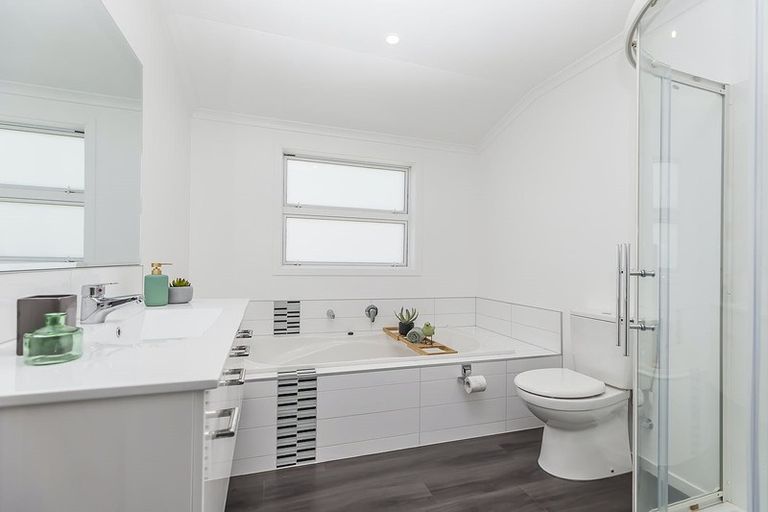 Photo of property in 5 Madeira Close, Whitby, Porirua, 5024