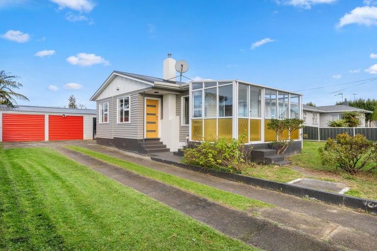 Photo of property in 14 Ferguson Street, Levin, 5510