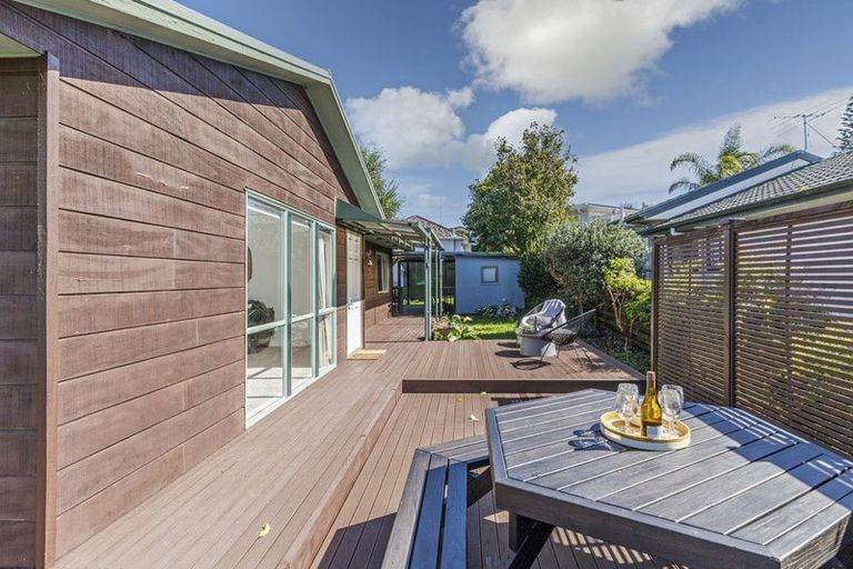 Photo of property in 18 Edgeworth Road, Glenfield, Auckland, 0629