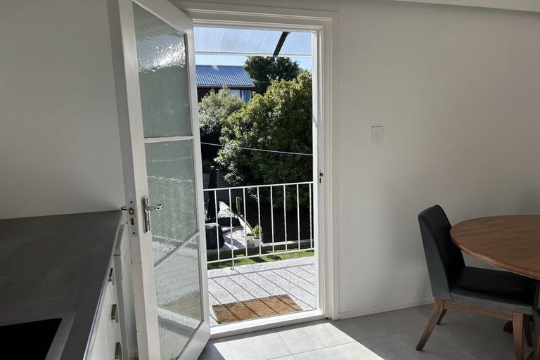 Photo of property in 72 Lynwood Road, New Lynn, Auckland, 0600